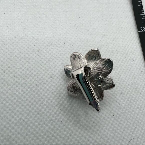 Silver elegant fancy flower clip on earrings - Picture 3 of 9